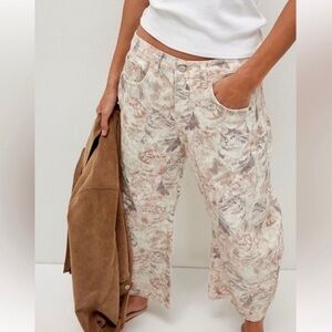 WE THE FREE Free People Good Luck Barrel Jeans CAT PRINT NEW!! Size 33